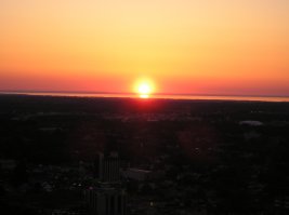 Вид на водопад со Skylon Tower (первая - вид на американскую часть, вторая - вид на канадскую, третья - вечерний вид на канадскую и последняя - с той-же Skylon вид на заходящее солнце)