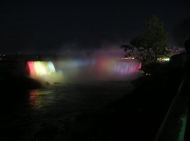 Ну и напоследок ночной водопад. Его разноцветными прожекторами разукрашивают.

Прошу прощения за качество фоток и за заваленый горизонт. Не профессионал я, к сожалению.