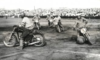 Мотобол. Во времена Союза был довольно развит, помню даже матчи по телевидению регулярно транслировали: