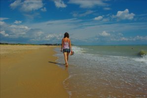 А вот нефиг ездить на попсовые пляжи.