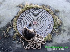 Это не искусства глюк, а канализационный люк