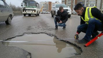 родом из республики Коми я Русский папа мама тоже даже дед с бабкой Русские! а ты был в России кроме Москвы? покажи где такие дороги? вот пара фоток с моего города могу 150 скинуть!