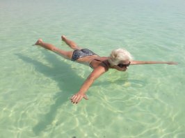 Фотки, честно говоря - никакие.
Но поставлю "плюсик" - скоро буду у вас...
Фото - это мы на Мёртвом море