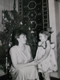 1 годика два -три, 
2 годика четыре - пять, с мамой
3 лет шесть, детский сад
с 1987 по 1990гг.