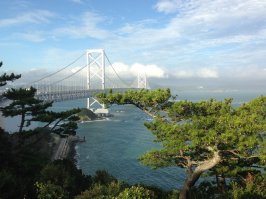 Путешествовать по Японии это очень красиво. Мы конечно не так много там катались, но все же благодаря машине на прокат, увидели много красивых мест.
Цены да, не маленькие, особенно сейчас, курс капец.