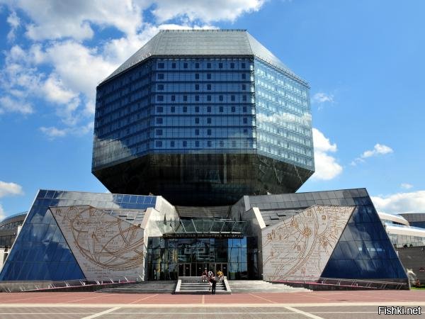 В Минске ни разу не был, но вот здание библиотеки почему-то запомнилось: