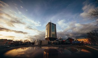 Гостиница-бизнес-центр в Твери. Начали строить к Олимпиаде 80 - закончили в 21 веке...