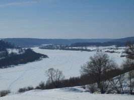 Это фото сделано в окрестностях г. Алексин, Тульской обл. 10 марта  2013 года. Температуру точно не помню, но было далеко за -20. А если учесть, что зима 1941-42 гг. была очень лютой, я в -30 в марте в Питере поверю сразу и охотно.