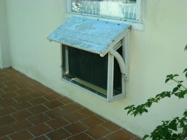 ходили в его дом-музей. там кондёр 25 года выпуска. ему сотка скоро. ничо, работает.