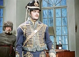 Заинтересовало четыре рукава мундира... Узнал, что был полковник конным егерем... И сверху мундира ментик, который и гусары носили...
Помните "Гусарскую балладу"?