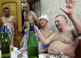 Крайний слева, это не Дмитрий Медведев?
