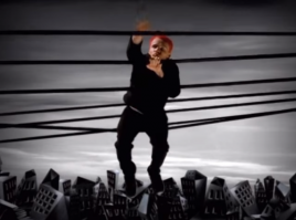 На первой просто фанат RHCP