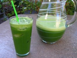 Почему трава зелёная?