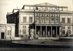Каир. Фотки 19 века. Если вы прочитаете где то что это "колониальные" здания, построенные добрыми англосаксами то это спорно.