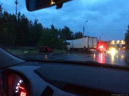 11.06.16 В Пскове возле кафе березка, девушка за рулем матиза не уступила дорогу фуре, в результате ДТП пассажирка сидящая на переднем сидении вылетела из машины, в данный момент находится в больнице с открытой ЧМТ, все плохо. Пассажирка сидящая сзади слева погибла моментально, вырезали из машины. Водитель 14.06.16 была на похоронах, без костылей, коляски, гипса и синяков.