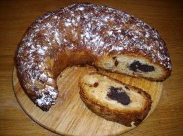 Так свежий шакотис как раз не хрустит! Он ещё мягкий. 
Дрезденский тоже вкусный кстати! А вы пробовали столистник? Это пирог из слоёного теста с огромным количеством мака)