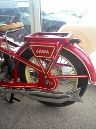 Два года назад покупал машину на одном автобазаре. Запечатлел там вот такое чудо.