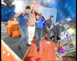 Я настолько стар, что помню как физруку дали в нос.