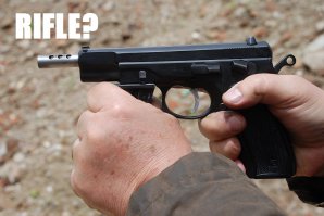 ... во времена перестройки побывал в Чехии и с удивлением узнал, что Česká zbrojovka это, вообще то оружейный завод :) Их пистолет CZ-75, котируется на мировых рынках наравне с признанными грандами. Одна из модификаций, позволяла удерживать пистолет двумя руками, за дополнительную обойму закрепленную перед спусковым крючком :)