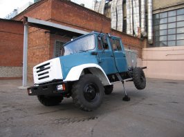 ... самое главное преимущество такой компоновки это рама, которая не работает на скручивание!!!!! На такой база нужно строить однообъемник!!!! 
Дом на колесах, в этой базе и с такими лонжеронами, просто не имел бы аналогов, включая пресловутый Унимог :)