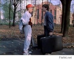 Туда нужно внешний АКБ ) хватит на пол года )
 фото факт "ералаш"