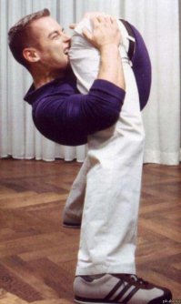 Как это нельзя укуcить себя за спину?