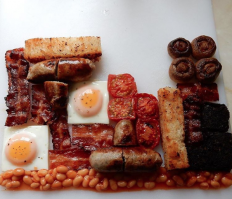 В этой Англии ничего съестного толком нету, особенно их завтрак отстойный. Всё жирно-вонючие...