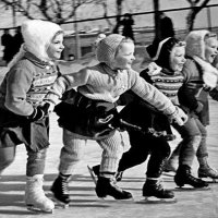 По ходу, не только нас, но и родителей не особо парило, кто во что одет...