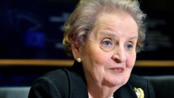 Уничтожила страну.