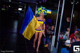 держи -блядей, возбуждайся...