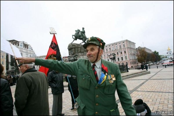 Это кстати наши фашики, если что, а не украинские
Можешь воспользоваться стандартными сервисами Гугла, чтобы найти это фото и убедиться. Как ты умудрился в такой богатой галереи фашистов Украины, выбрать русских фашиков?