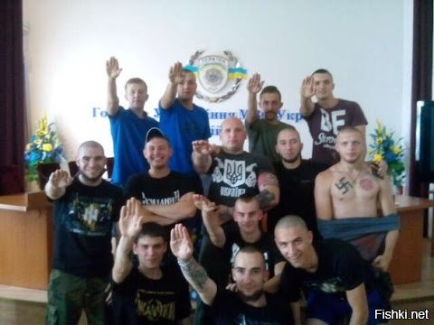 Это кстати наши фашики, если что, а не украинские
Можешь воспользоваться стандартными сервисами Гугла, чтобы найти это фото и убедиться. Как ты умудрился в такой богатой галереи фашистов Украины, выбрать русских фашиков?