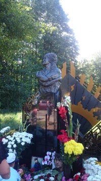 25 лет со дня гибели, в Латвии возле памятника