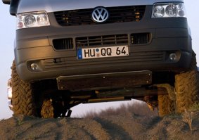 Volkswagen Т5 Extreme, от Auto Seikel, с портальными мостами  :)
Для нашей страны это самый актуальный тюнинг 
... виде нудновато, но отражает :)