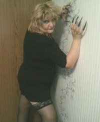 Бедный Сатана! Эта дама явно рвется к тебе.