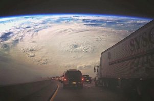 Да, ехал я однажды в час пик с луны, 3 дня в пробке простоял.