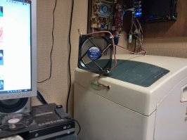 Ну а что? Коллега с задачей справился... У меня рабочее место вот так выглядит: