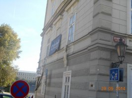 Статуя повесилась: