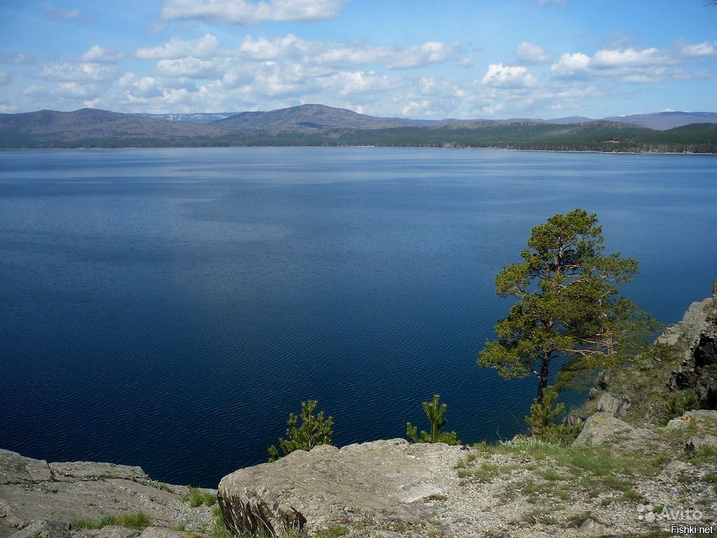 по мне так что ближе красивей!;)
Самое чистое озеро на Урале - Тургояк, г.Миасс, Челябинская область.