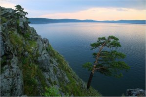 по мне так что ближе красивей!;)
Самое чистое озеро на Урале - Тургояк, г.Миасс, Челябинская область.
