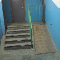 Есть , конечно, идиоты, установившие подобные 2/3 пандусов, но 1/3 фоток , ИМХО, к пандусам никакого отношения не имеет.
С какого перепугу автор решил , например, что это пандус?