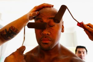 Как-то неаккуратненько:)
Маляр был плохой?