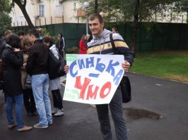 Кому бокальчик синего?