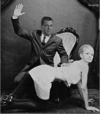 Вот что случается, когда вы просите не того человека "помочь с фотошопом"