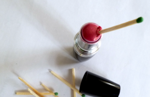 покажите мне женщину, у которой косметика используется вся до последней капли! бабушка вот так поступала