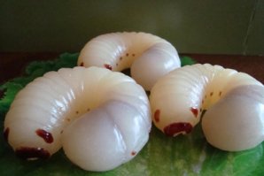 Японская кофейня подаёт кофе с гусеницами