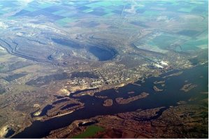 Карьер Полтавского ГОКа, г. Комсомольск. Глубина до 420м, длина 8км