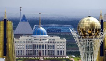 Вот это я понимаю архитектура. Казахстан. Город Астана. А то что выслал автор конечно оставляет желать лучшего.