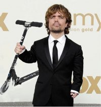 Фотошоп этой фотографии Тириона Ланнистера на самокате уже зашел слишком далеко!