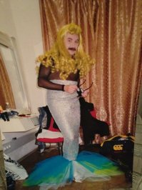 я всегда подозревал, что в песне "дельфин и русалка" роль дельфина была у Наташи Королёвой